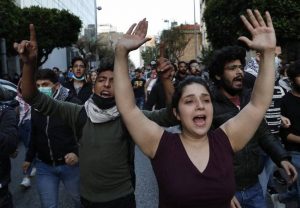 Lebanon: Roads blocked to protest worsening economy