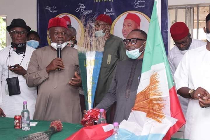 Imo APC receives defecting PDP, ward chairmen, exco, others