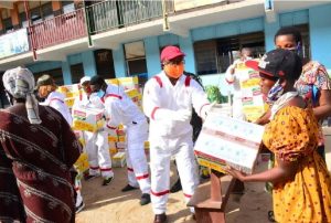 Co-Founder, Ebele and Anyichuks Foundation, Dr. Ifeanyi Odii, handing over food items to residents of Mokoko Community, Lagos State… recently