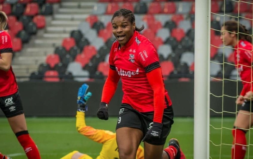 Oparanozie signs for Dijon