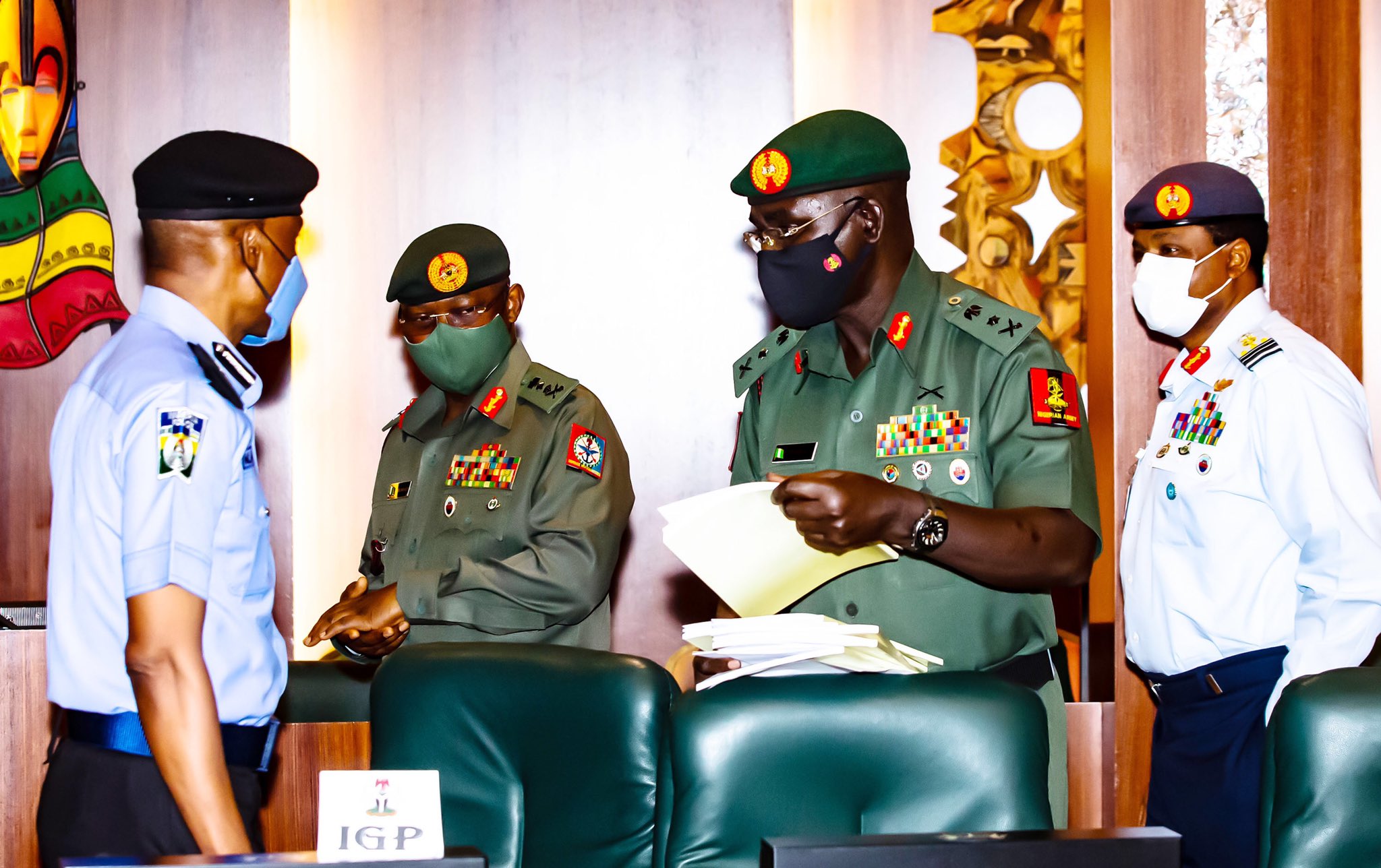 Service-Chiefs-at-the-meeting