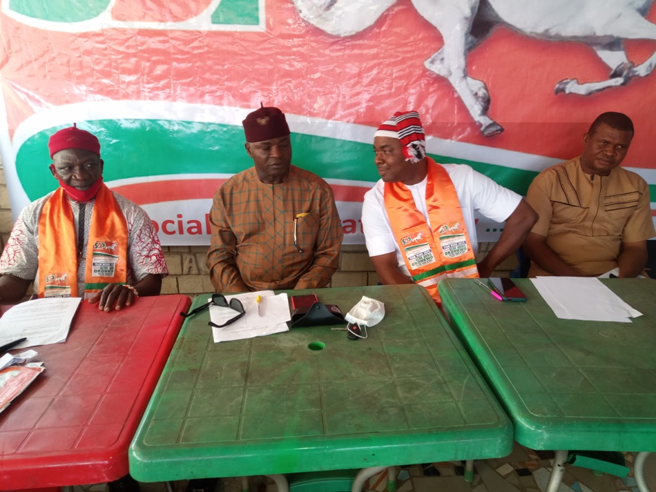 National Vice-Chairman (South East) of SDP, Chief Arinze Ekelem (2nd L) and the Anambra State Chairman, Dr Webster Okonkwo, flanked by others during the SDP press briefing in Awka