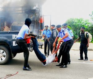 Shiite-Group-clash-with-Police-in-Abuja-4a