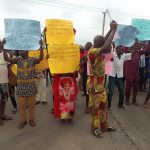The Aguleri residents protesting against 2 of their traditional rulers