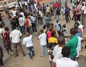fc0def84-pdp-apc-supporters–696×545