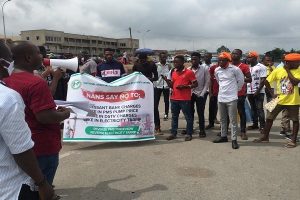 255741-breaking-protest-in-osun-over-electricity-petrol-hike