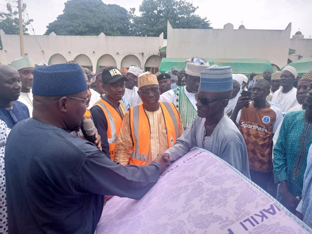 NEMA officials with House of Representatives member representing Suru/Bagudo, Hon Bello Kaoje, Chairman SEMA Kebbi and Alh Sanih Dododo with other dignitaries handing over relief materials to the affected victims