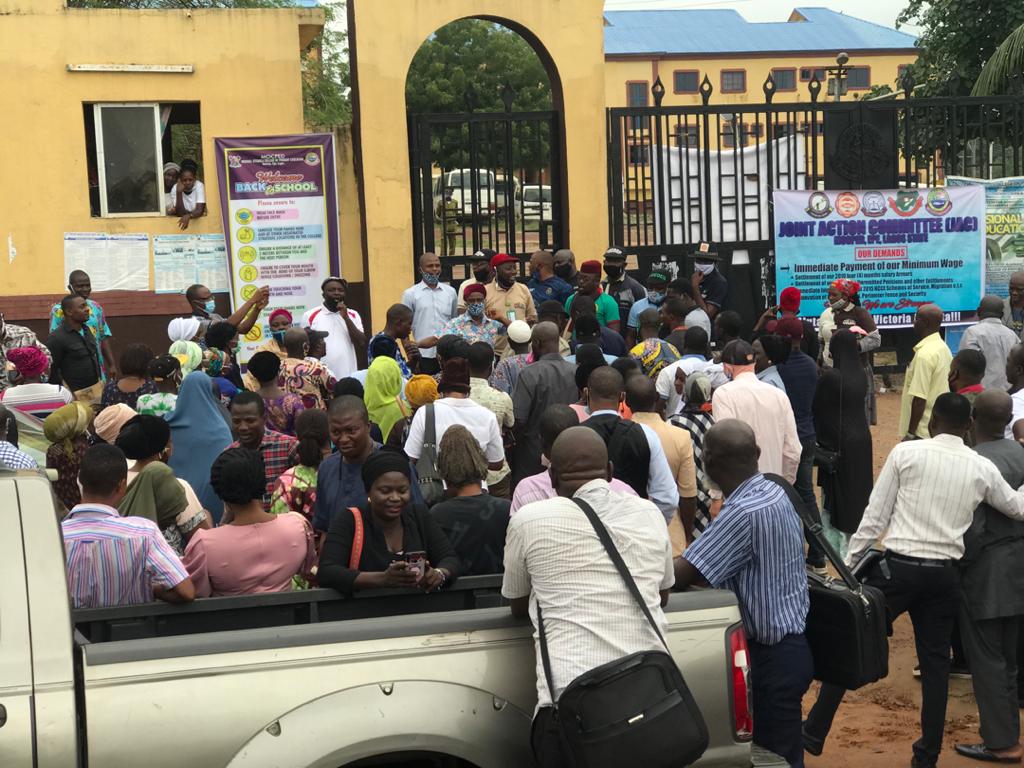 Striking workers of Michael Otedola College of Primary Education, Epe on Monday locked main gate of the institution