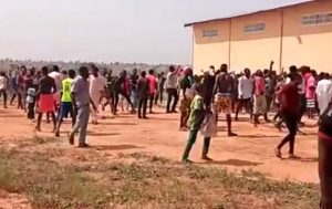 Abuja: 2 dead as security team avert raid on Kuje warehouse