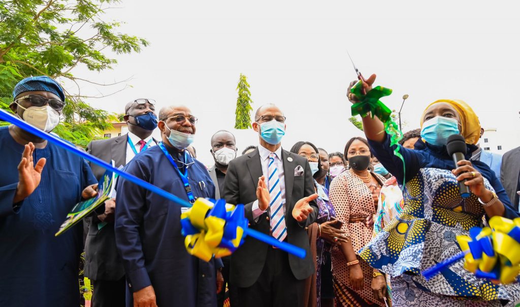 Lagos First Lady Joke Sanwo-Oluf at the formal commissioning of an Isolation Bay for confirmed COVID-19 cases located within the premises of Lagos State University Teaching Hospital (LASUTH), Ikeja. (Wednesday, October 7, 2020)