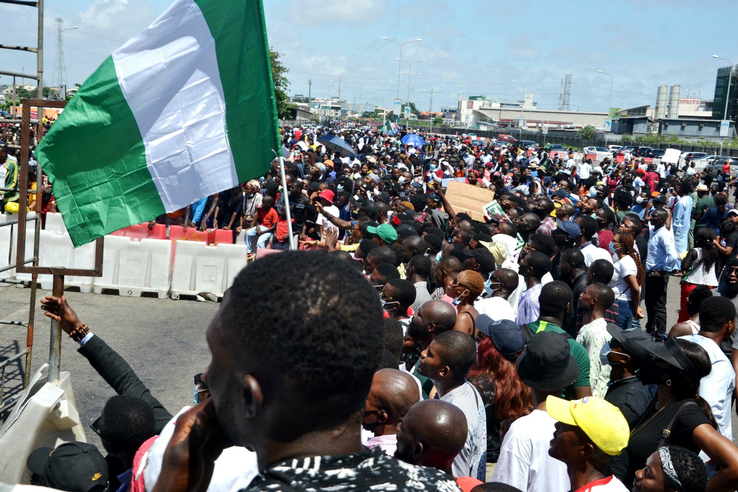 EndSARS-Protesters-at-Lekki-Toll-Gate-in-Lagos-9-scaled