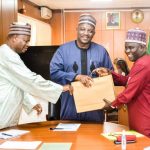 Minister of Power Mr Sale Mamman (C)