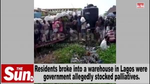 Residents raid Lagos warehouse, cart away COVID-19 palliatives [VIDEO]