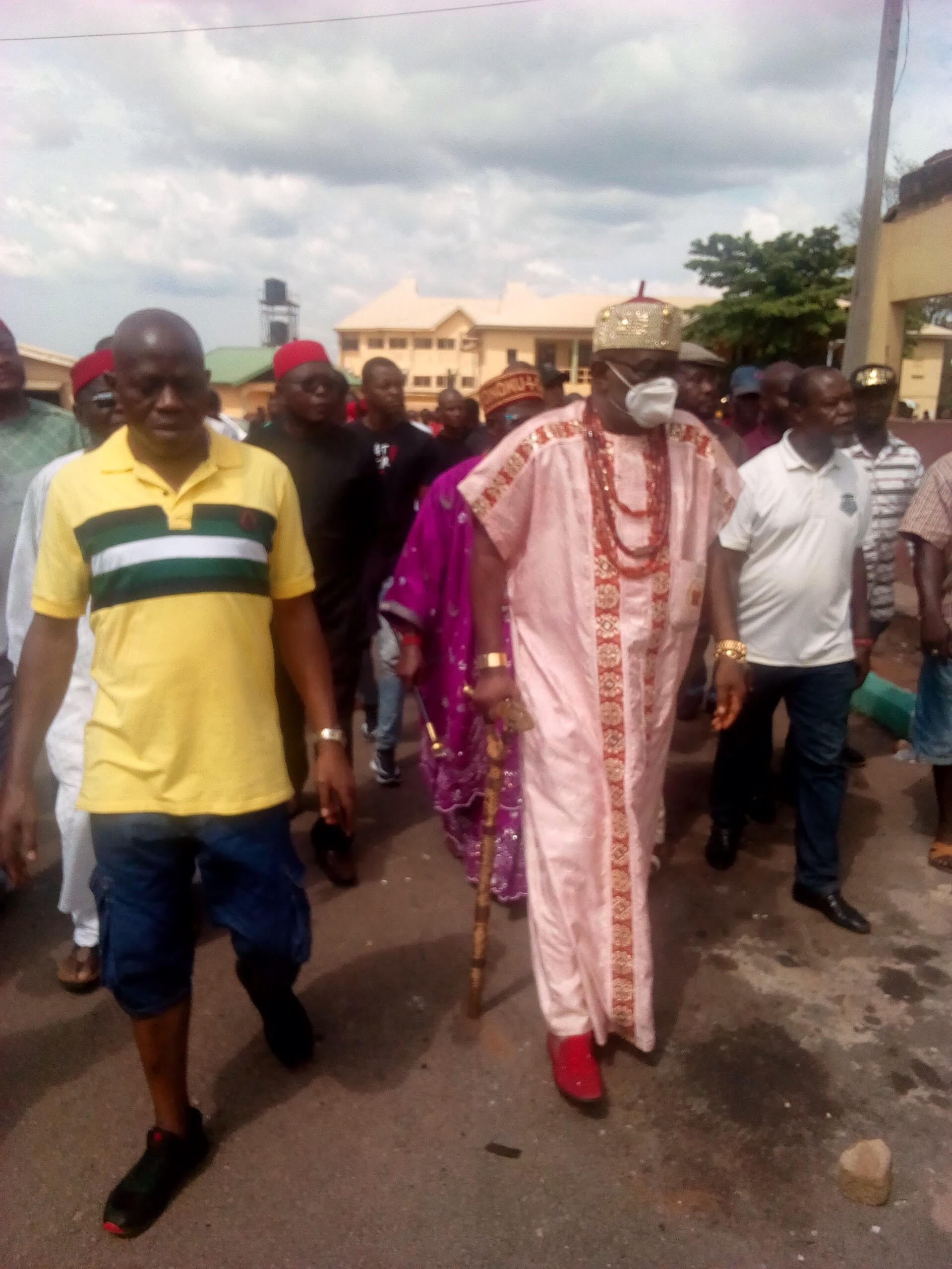 Igwe Ogidi, Alex Onyido and Idemili North LGA Chairman during the inspection of burnt Prof Achebe Library in the council area