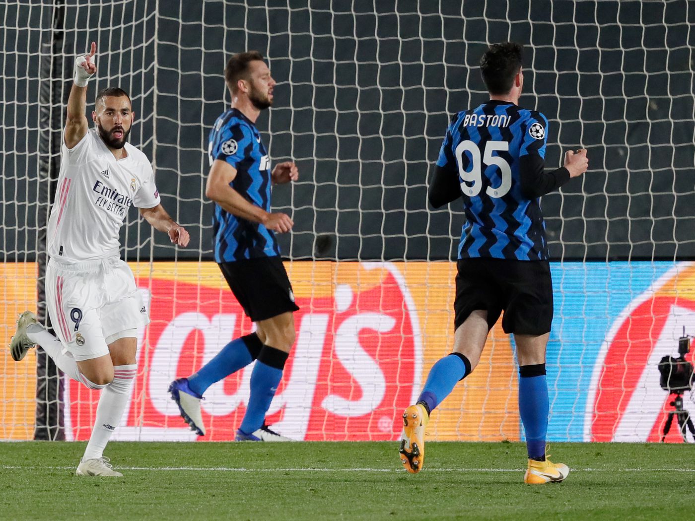 Real Madrid rekindle last 16 hopes with 3-2 win over Inter Milan