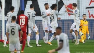 Bayern Munich crush Salzburg 6-2 to make it 14 wins in a row