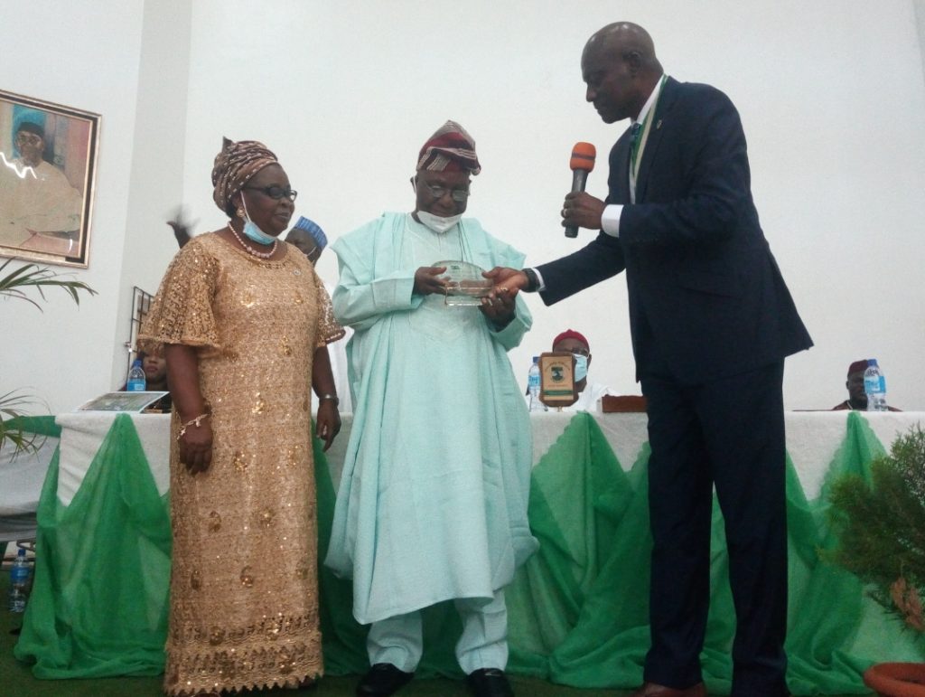 Chief Olorunfemi receiving the award from Okoronkwo_1606749026756