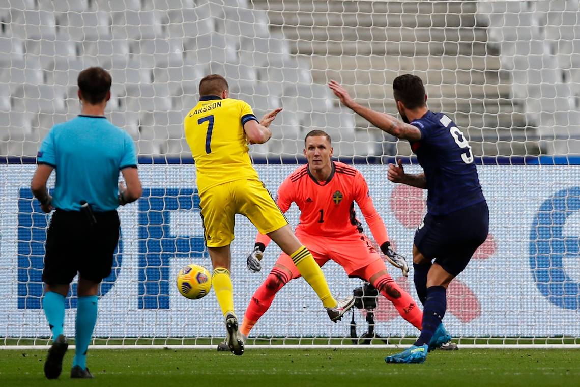 Giroud on target as France send Sweden into League B