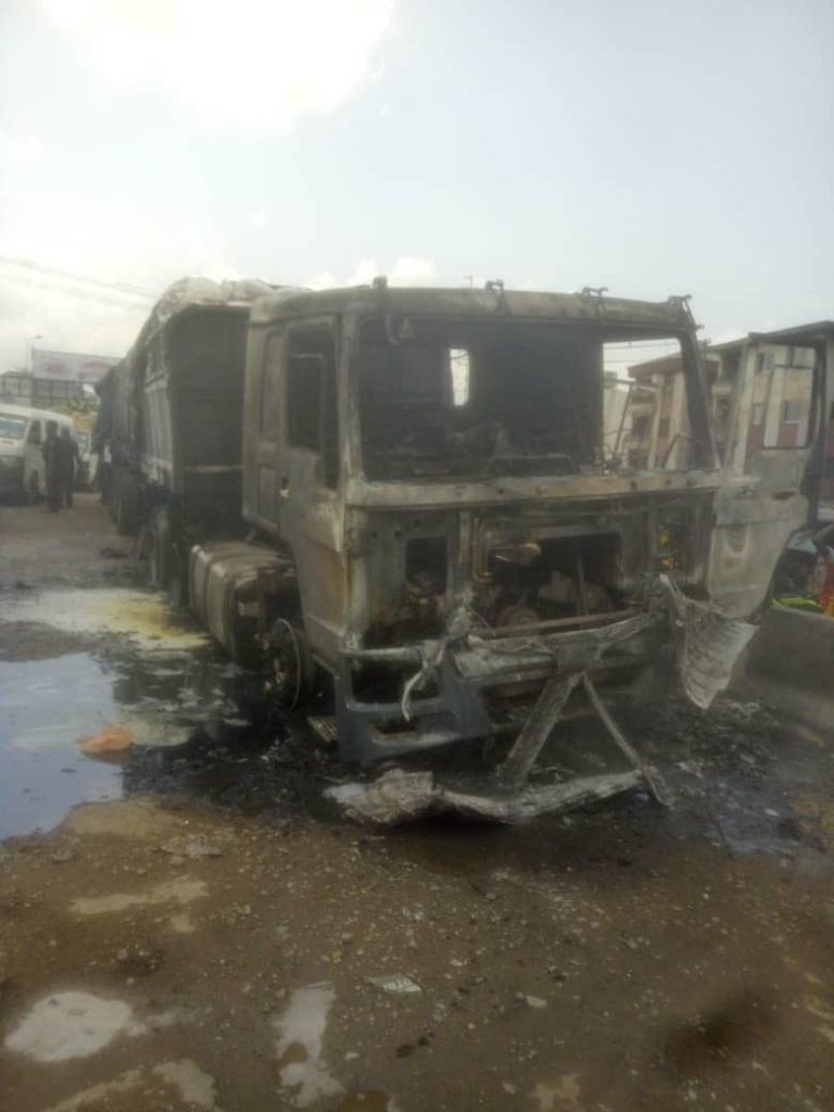 Dangote truck set ablaze for crushing barrow pusher to death in Onitsha
