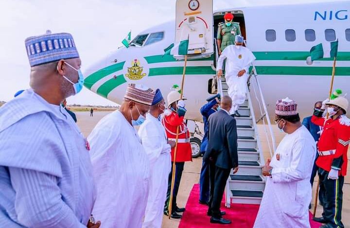Buhari-in-daura-720×470