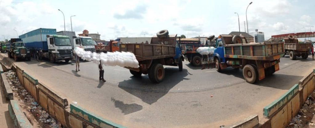 Anambra tipper drivers block Onitsha-Enugu expressway in protest