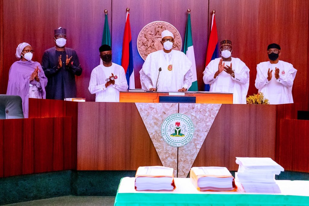 President Muhammadu Buhari (centre)