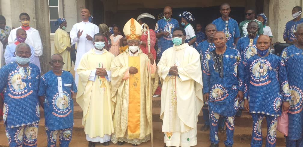 Parish Priest , Regina Caeli Parish, Umuoji, Anambra State , Rev. Fr. Cosmas Maduekwe welcoming Cardinal Francis Arinze