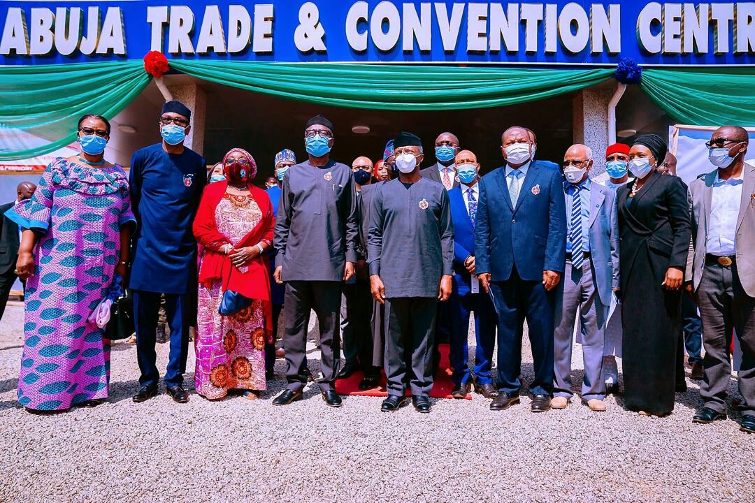 Vice President Yemi Osinbajo (C)