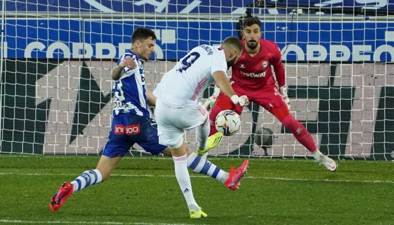 Benzema double gives Real Madrid 4-1 win, Sevilla move into third place