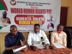 Ogbidi Emmanuel (m) flanked by some of his executive members during a press briefing in Benin City