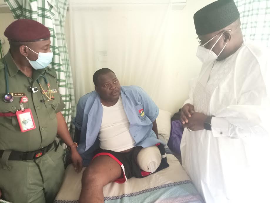 R-L: Sen Suleiman emphatising with an amputee soldier receiving treatment at the 44NARH Kaduna on Monday, January 11, 2020