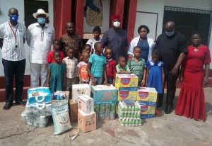 Moghalu {midlle} during the visit to a motherless babies’ home in Onitsha
