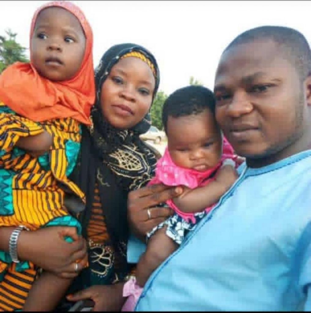 Late Muftau Waliu Olayemi with wife and daughters