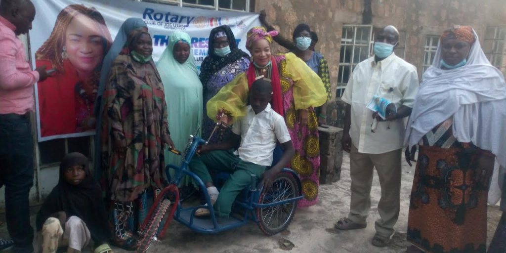 Jane Egbo presenting wheelchair to Mohammed