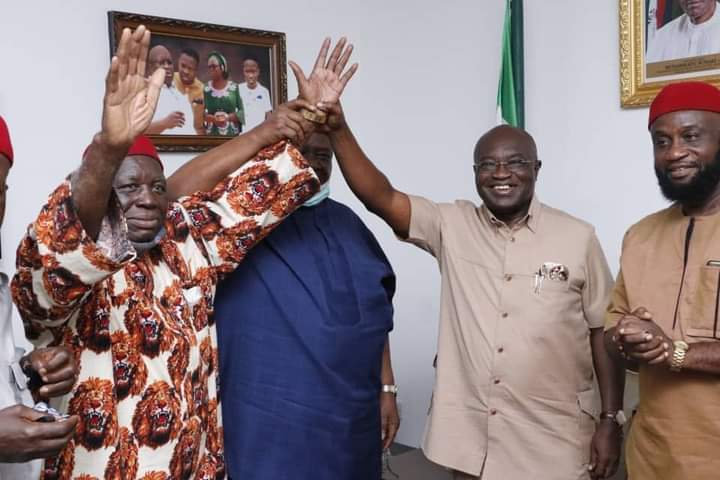 Ohanaeze Ndigbo President-General Prof George Obiozor (L), Abia State Governor Okezie Ikpeazu (2nd R)