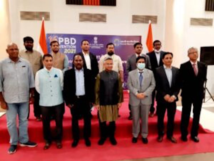 Mr Abhay Thakur, Indian High Commissioner to Nigeria, flanked by some Indian Diasporas in Nigeria on the commemoration of the 2021 Pravasi Bartiya Divas on Saturday in Abuja
