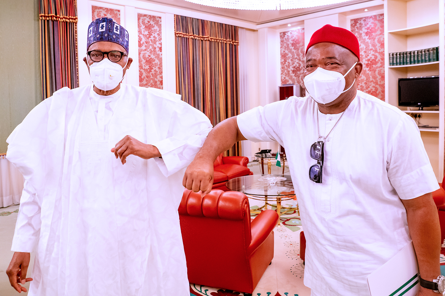 President Muhammadu Buhari (L) with Imo Governor Hope Uzodinma