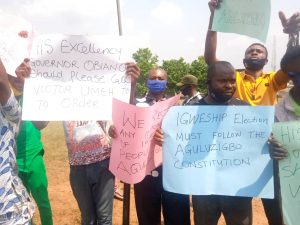 Some youths of Aguluzigbo protesting in front of Government House, Awka