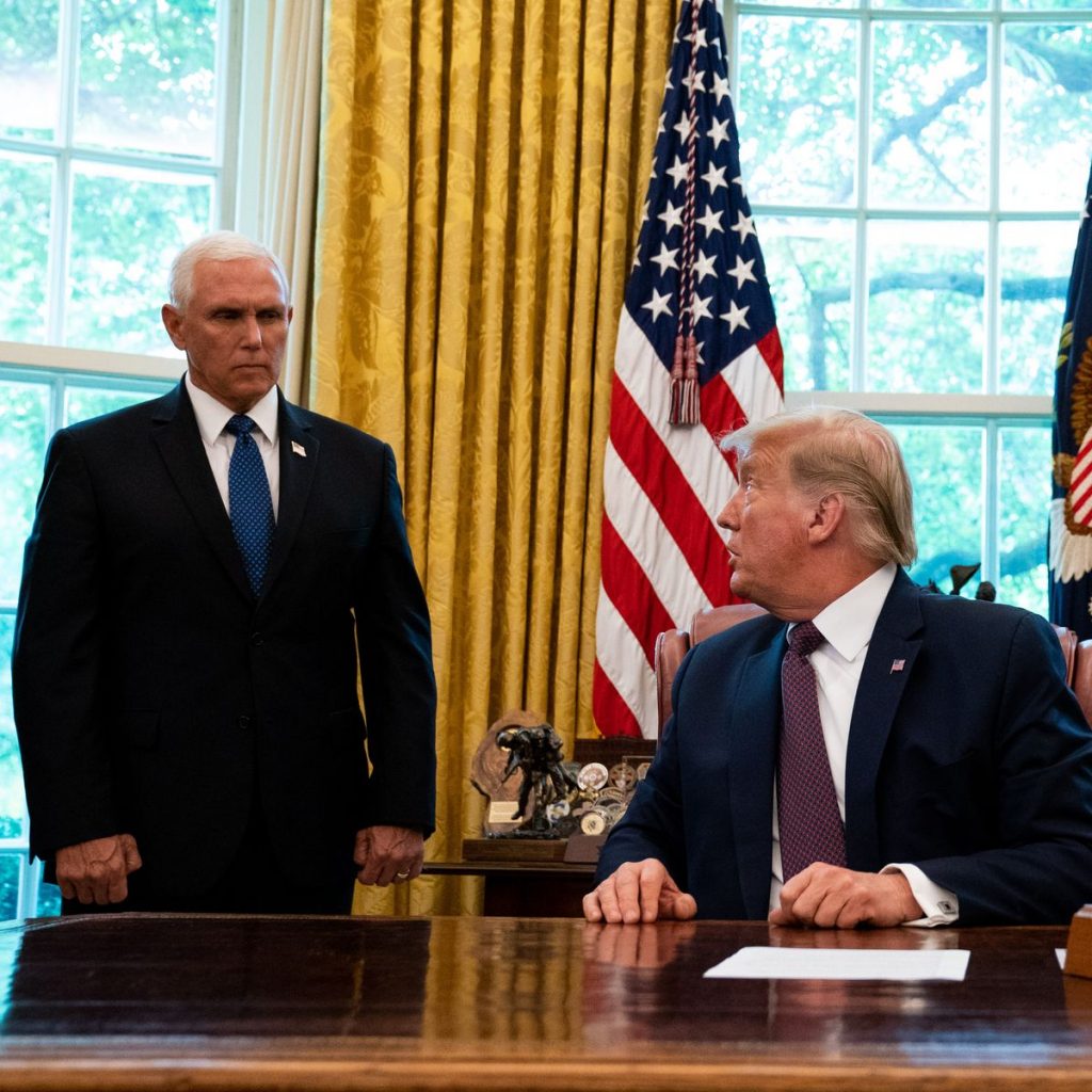 US Vice President Mike Pence (L), US President Donald Trump