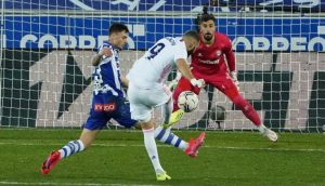 Benzema double gives Real Madrid 4-1 win, Sevilla move into third place