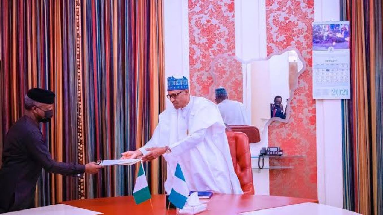 President Muhammadu Buhari (right) with Vice President Yemi Osinbajo