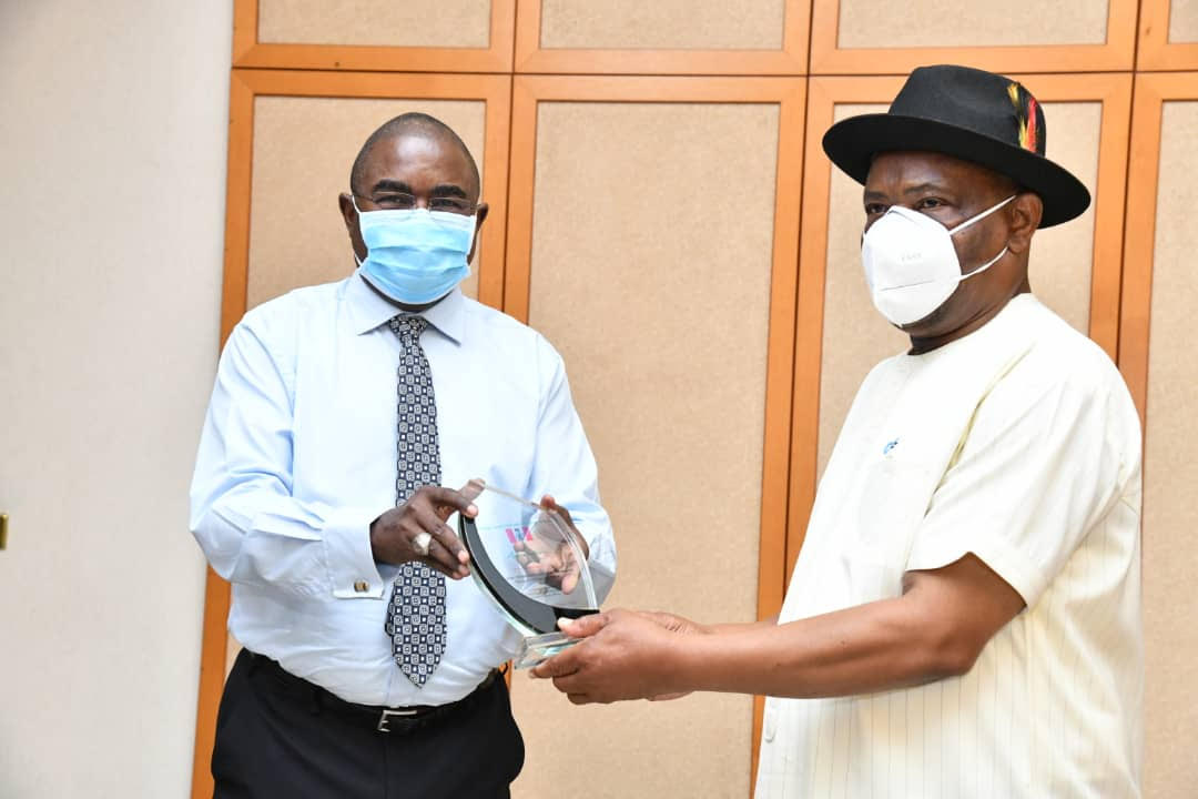 Chairman/Chief Executive of the National Drug Law Enforcement Agency (NDLEA), Brig-Gen Mohamed Buba Marwa (retd), presenting a souvenir to the Rivers State governor, Chief Nyesom Wike when he paid the governor a courtesy visit in Government House, Port Harcourt, on Tuesday, February 23, 2021
