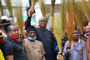 Hon Edozie Madu (m) with APC ward leaders in Owere-Ezukala
