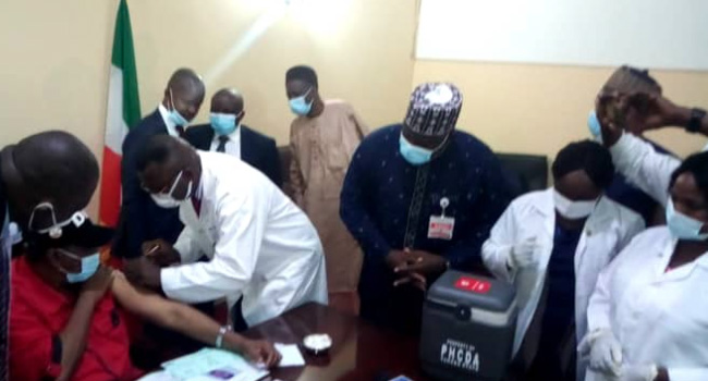 Taraba Governor Ishaku recieves AstraZeneca COVID-19 vaccine