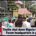 Youths shut down Nigeria Governors’ Forum headquarters in protest [VIDEO]