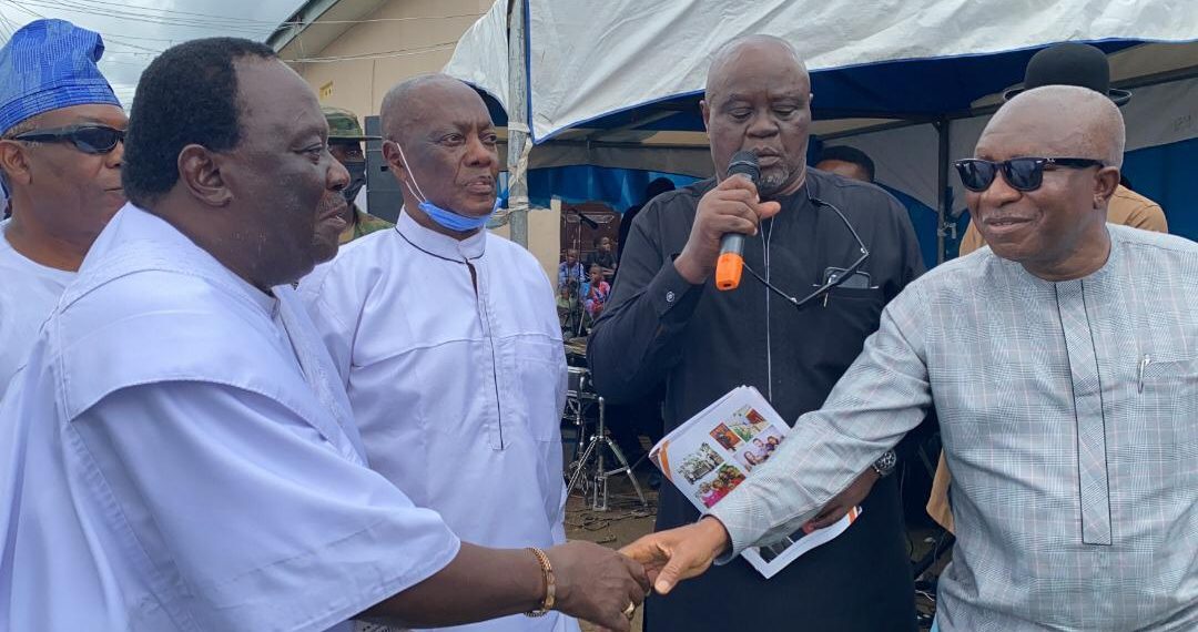 L-R: Hon (Apostle) Essien Ayi, and members of his family, with Interim Administrator, Presidential Amnesty Programme, Col Milland D. Dikio(rtd), during the occasion in Calabar, Cross River State…at the weekend