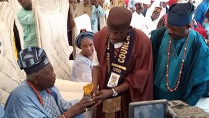 Olubadan of Ibadan, Oba Saliu Adetunji Aje Ogungunniso I (L) Senator Rochas Okorocha (R)