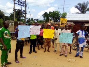 Amiyi people protesting
