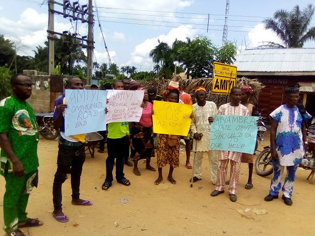 Amiyi people protesting