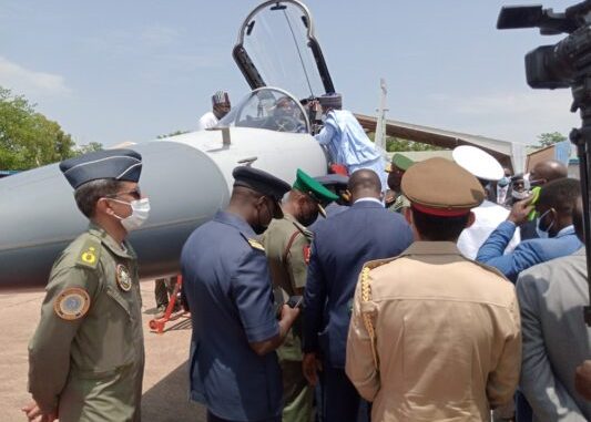 Buhari-inducts-3-JF-17-aircraft-@-NAF-@-57-celebration